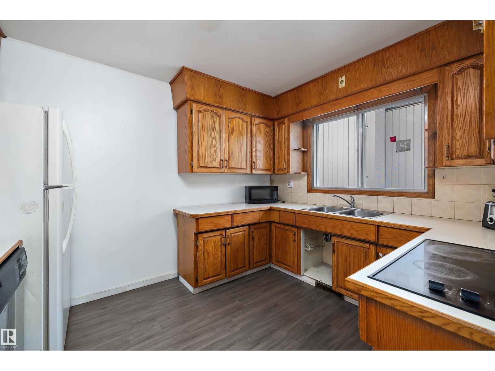12303 115 AV NW - 4