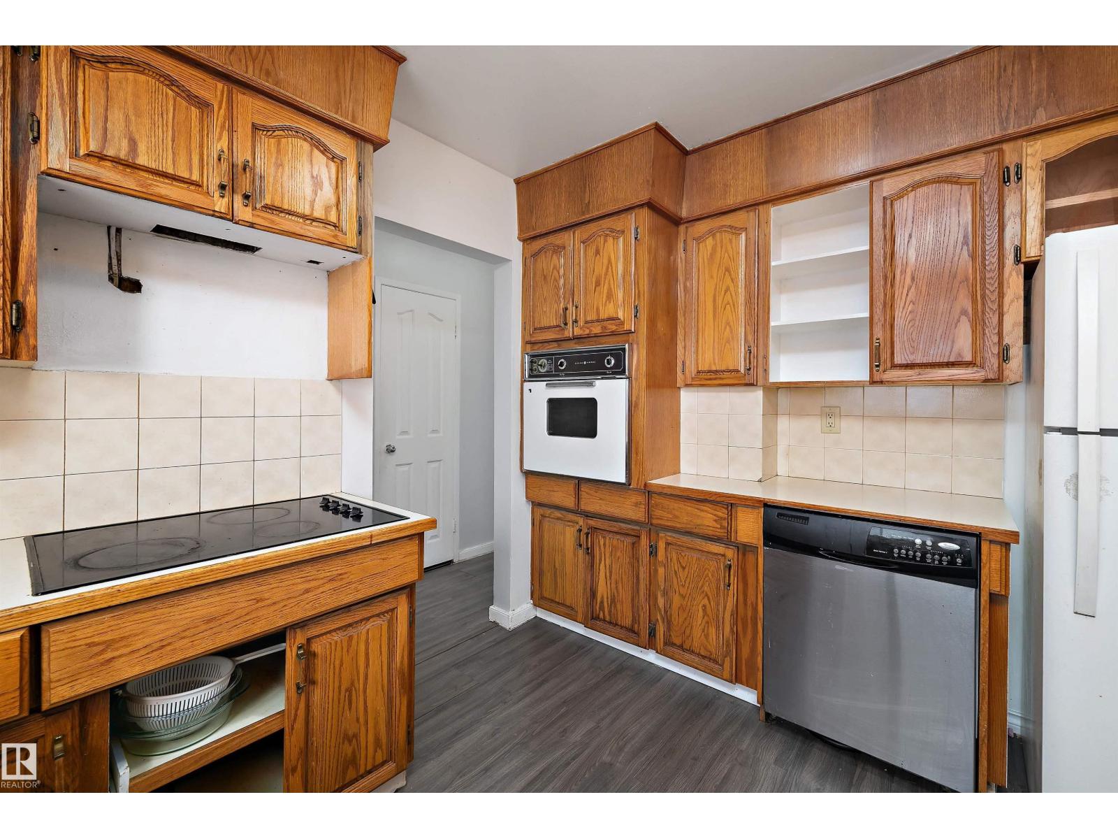 12303 115 AV NW - 6