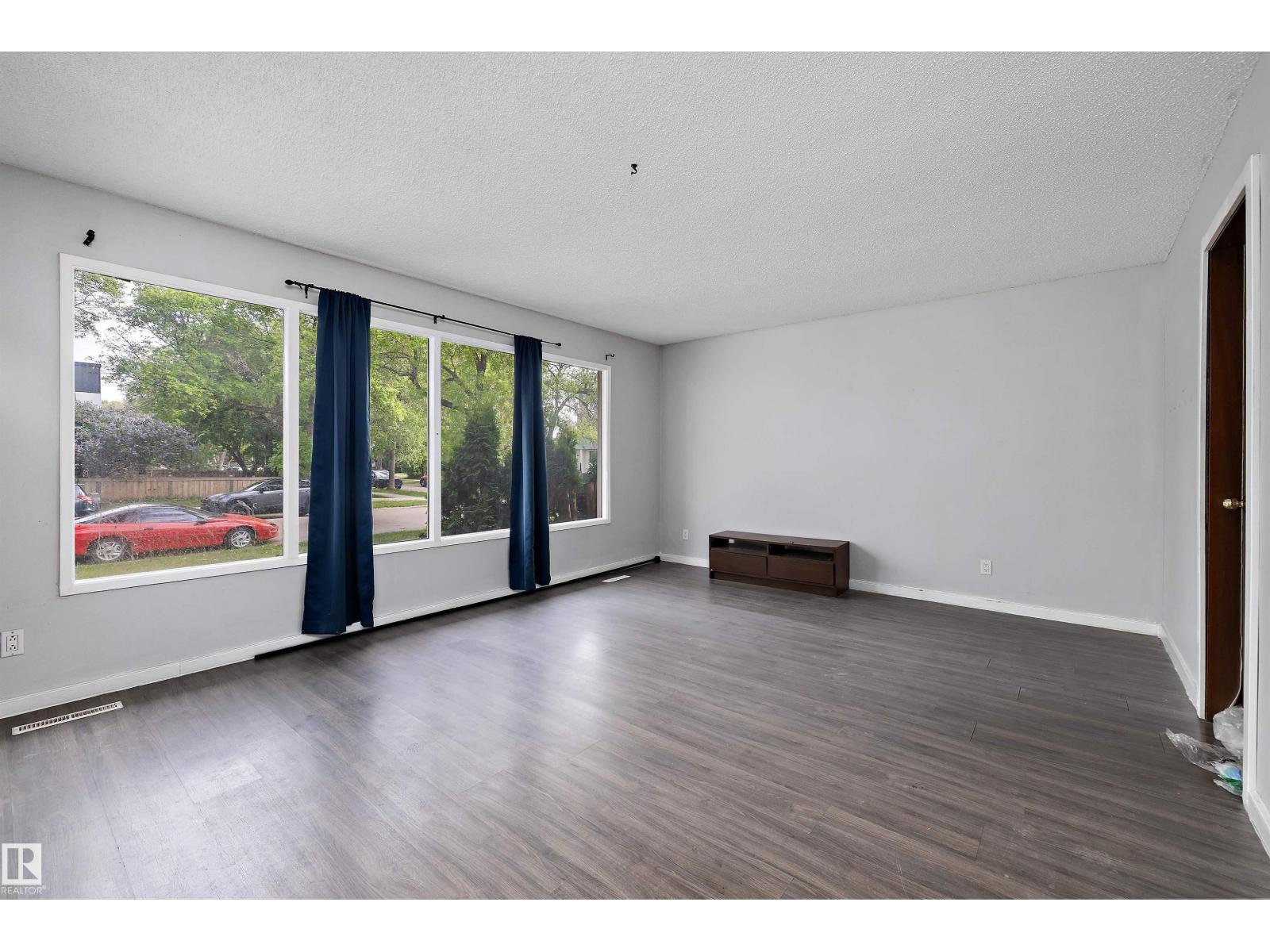 12303 115 AV NW - 8