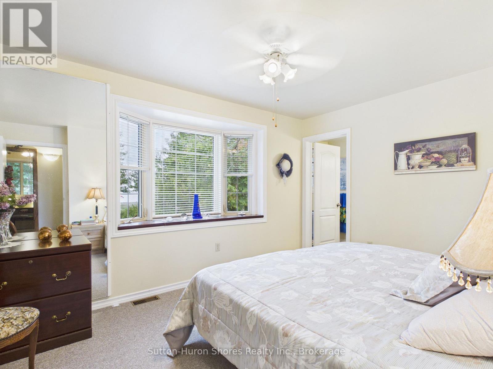 484 SUNSET DRIVE - 21
