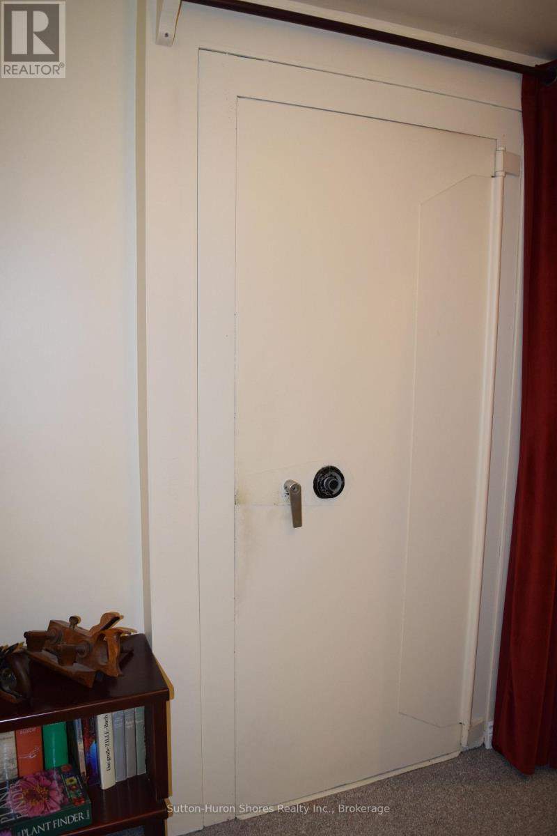 484 SUNSET DRIVE - 24