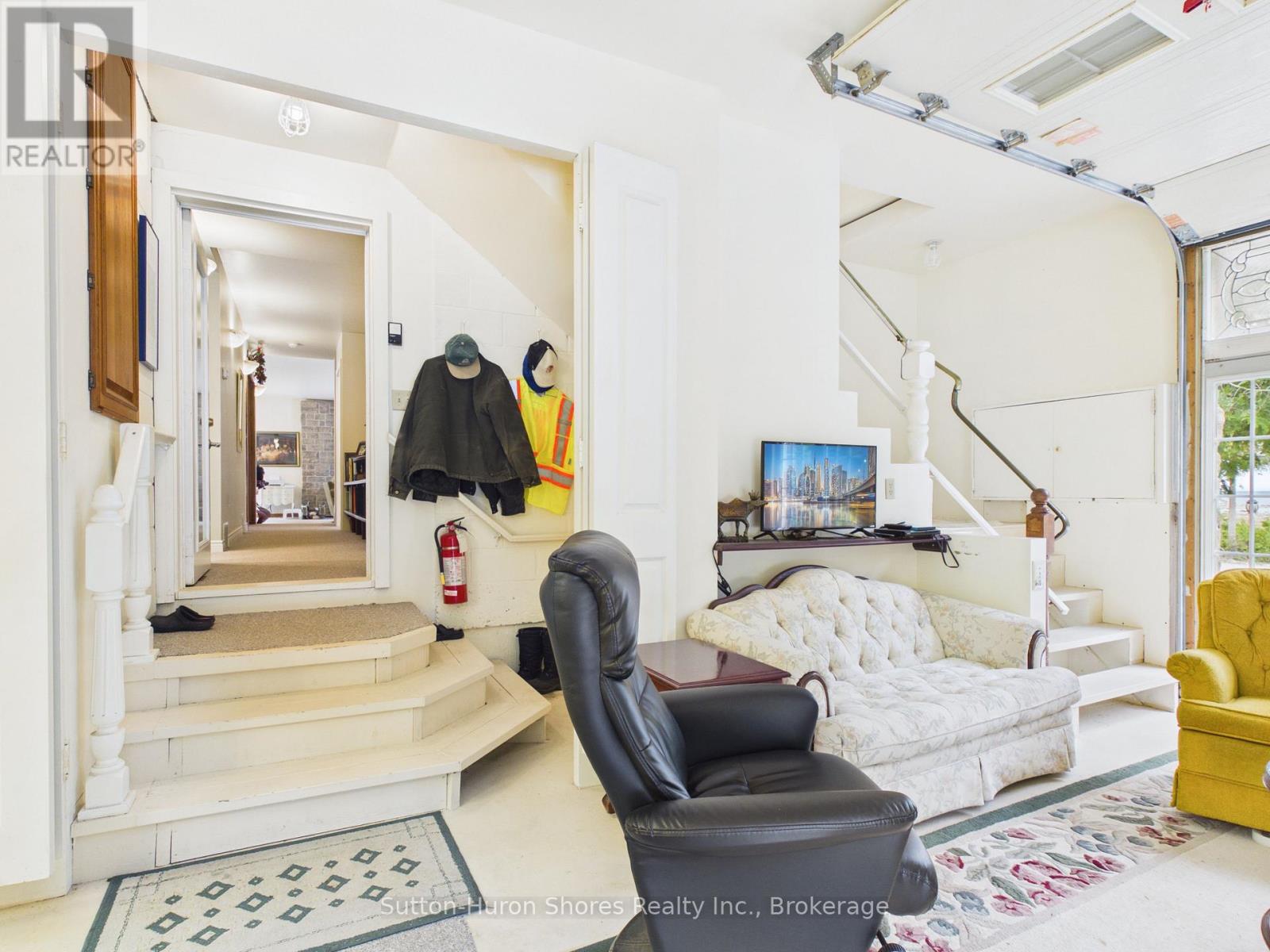 484 SUNSET DRIVE - 27