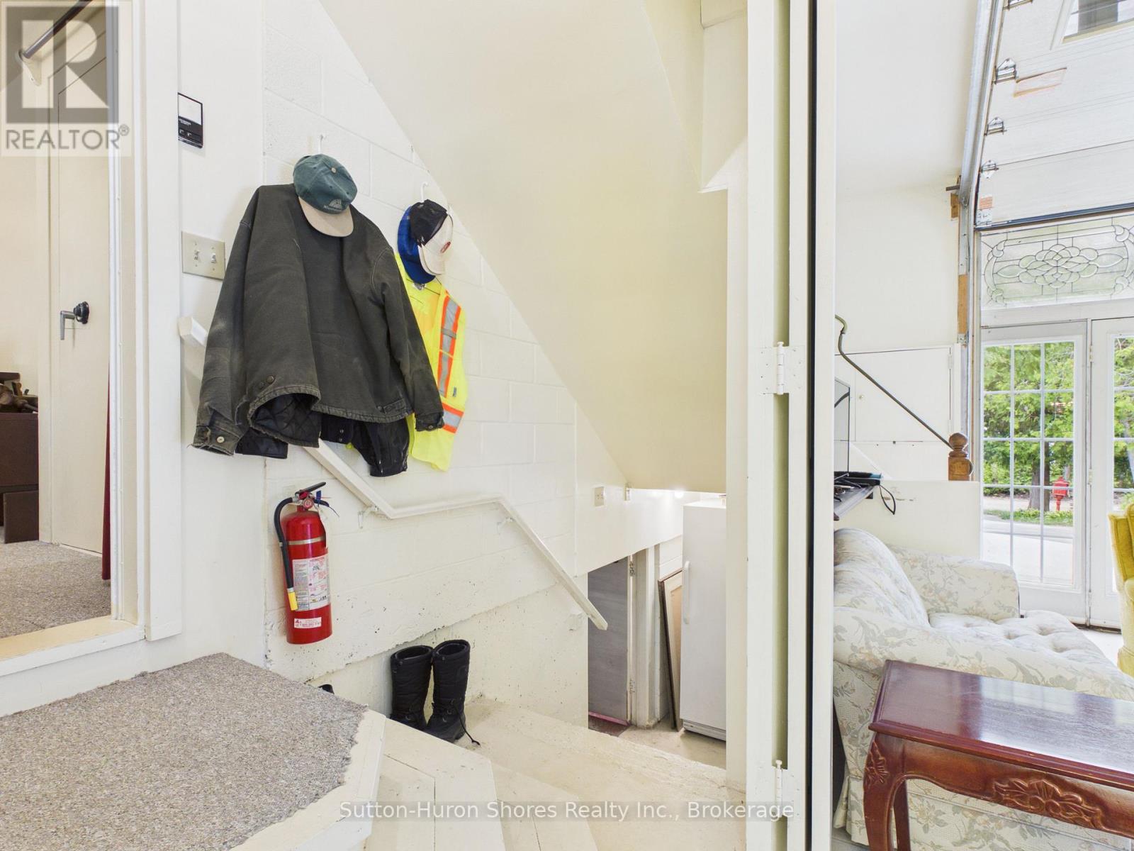 484 SUNSET DRIVE - 25