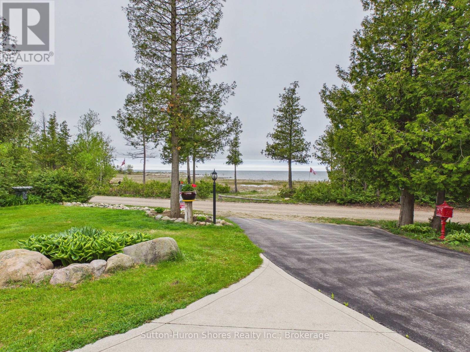 484 SUNSET DRIVE - 3