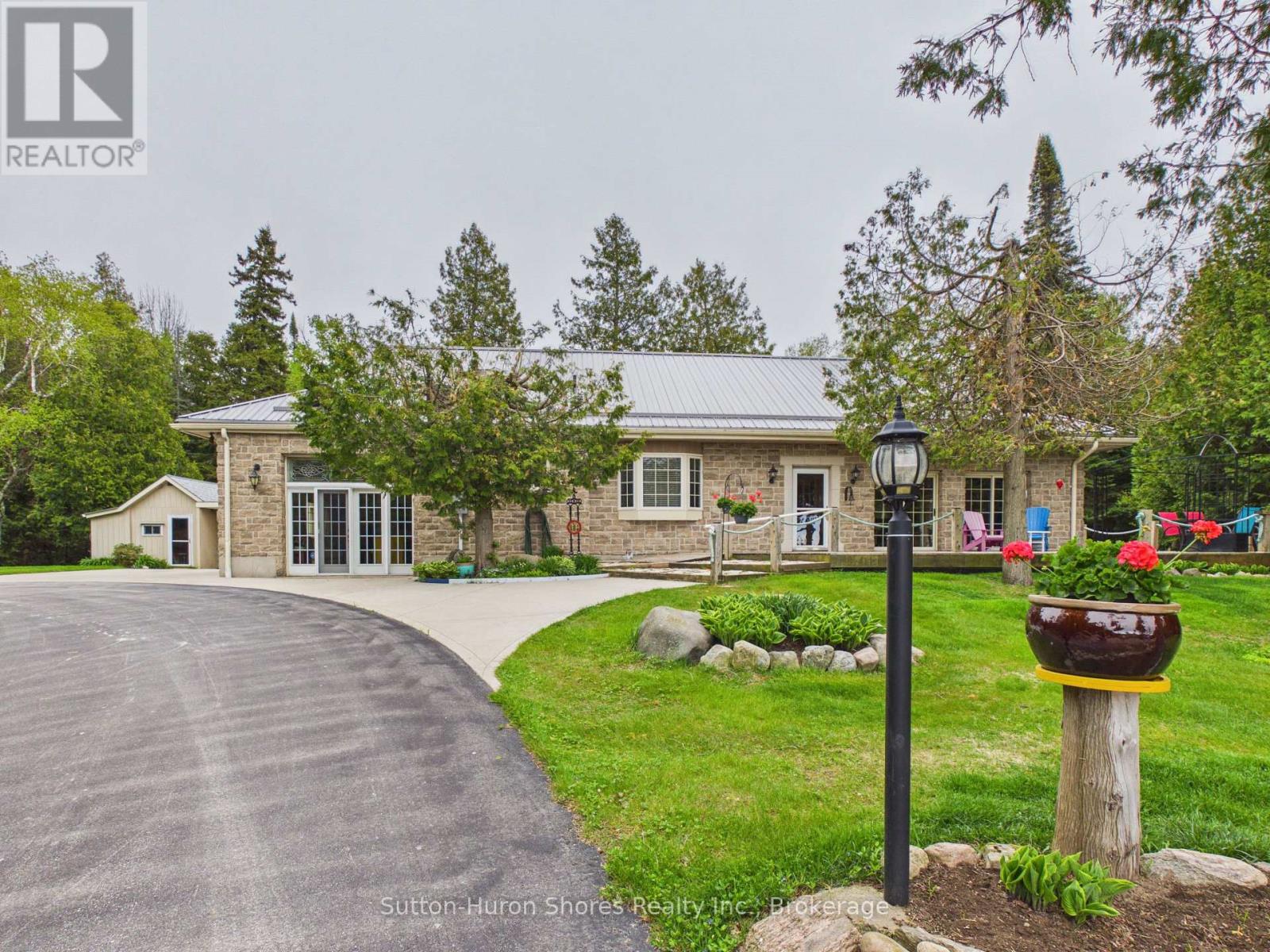 484 SUNSET DRIVE - 4