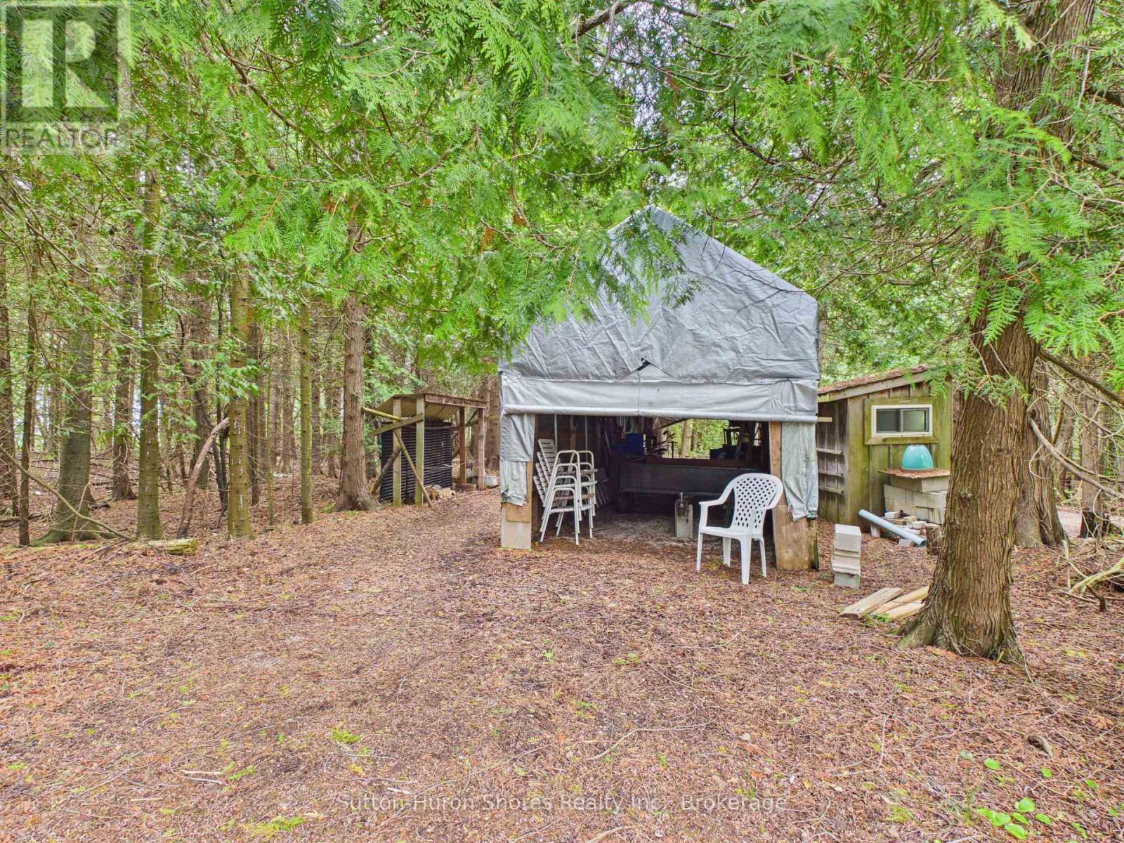484 SUNSET DRIVE - 48