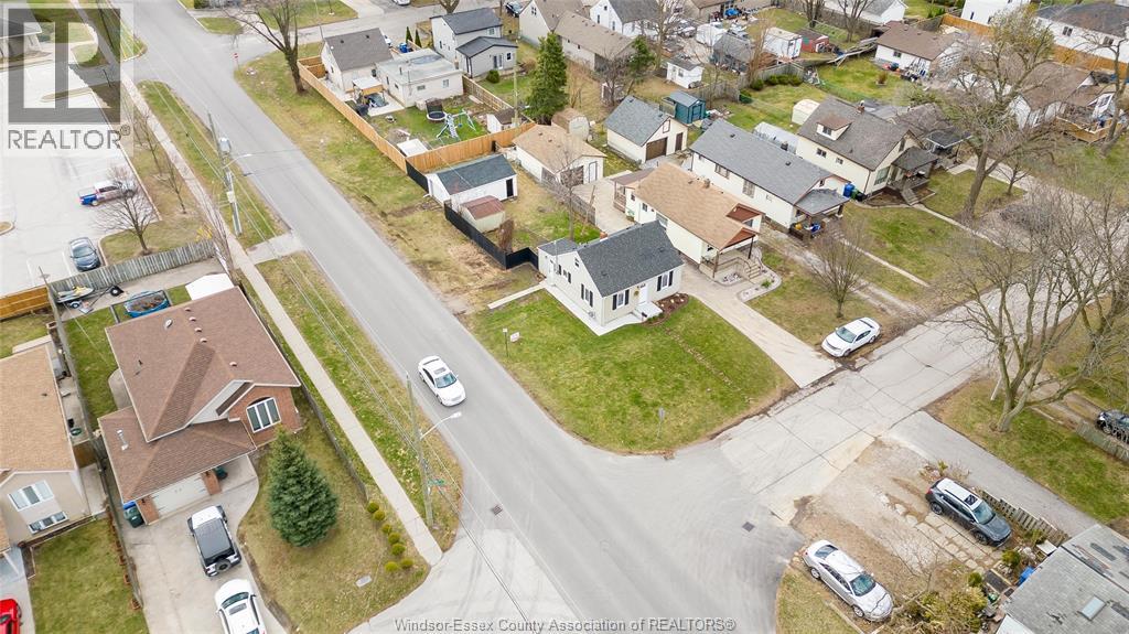 699 ALEXANDRINE STREET - 24