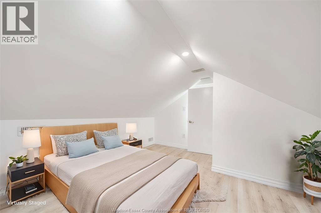 699 ALEXANDRINE STREET - 27