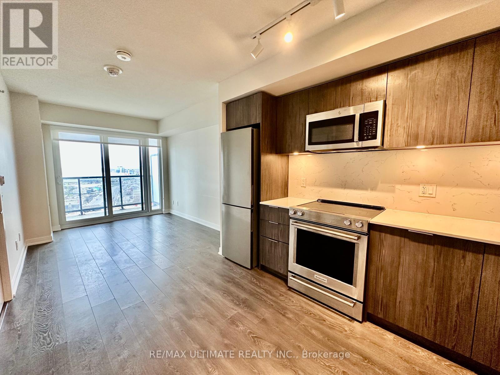 #1611 30 SAMUEL WOOD WAY - 7