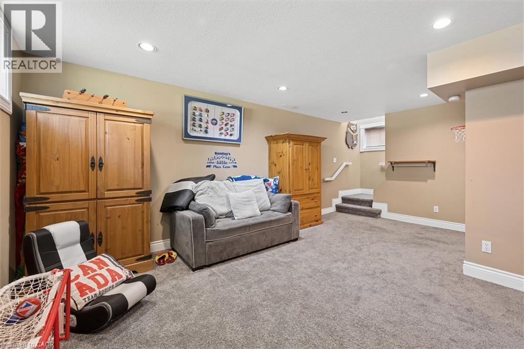 61 MEMORIAL Avenue - 28