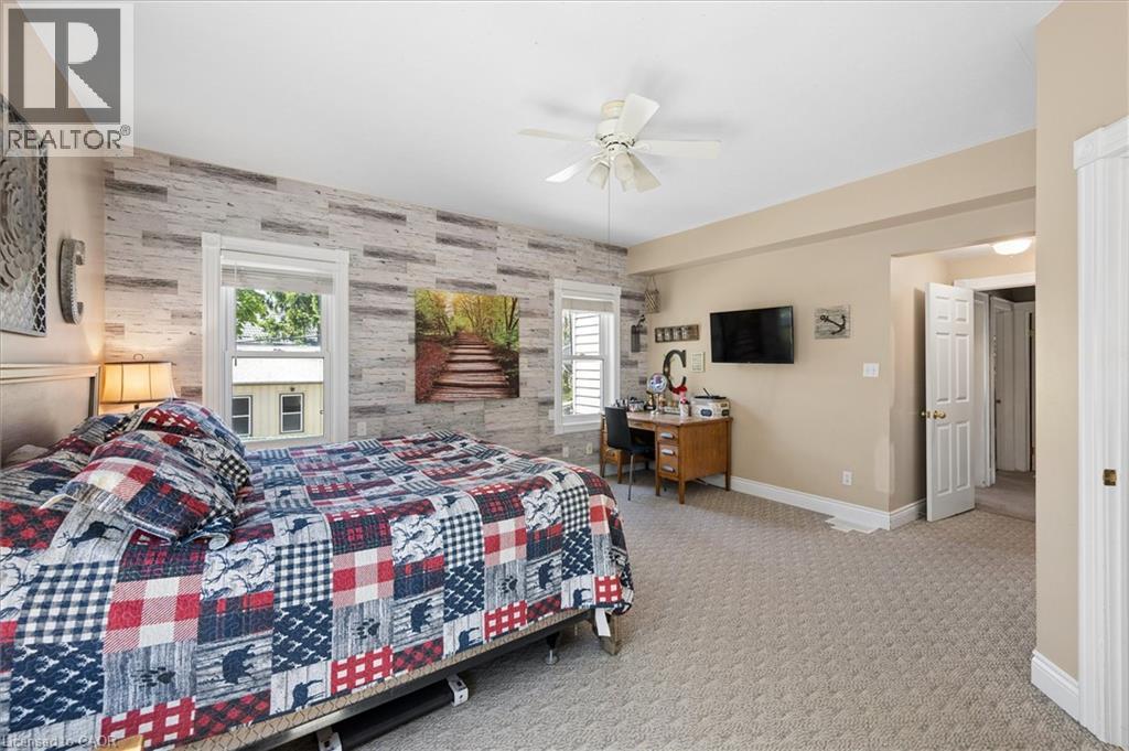 61 MEMORIAL Avenue - 35