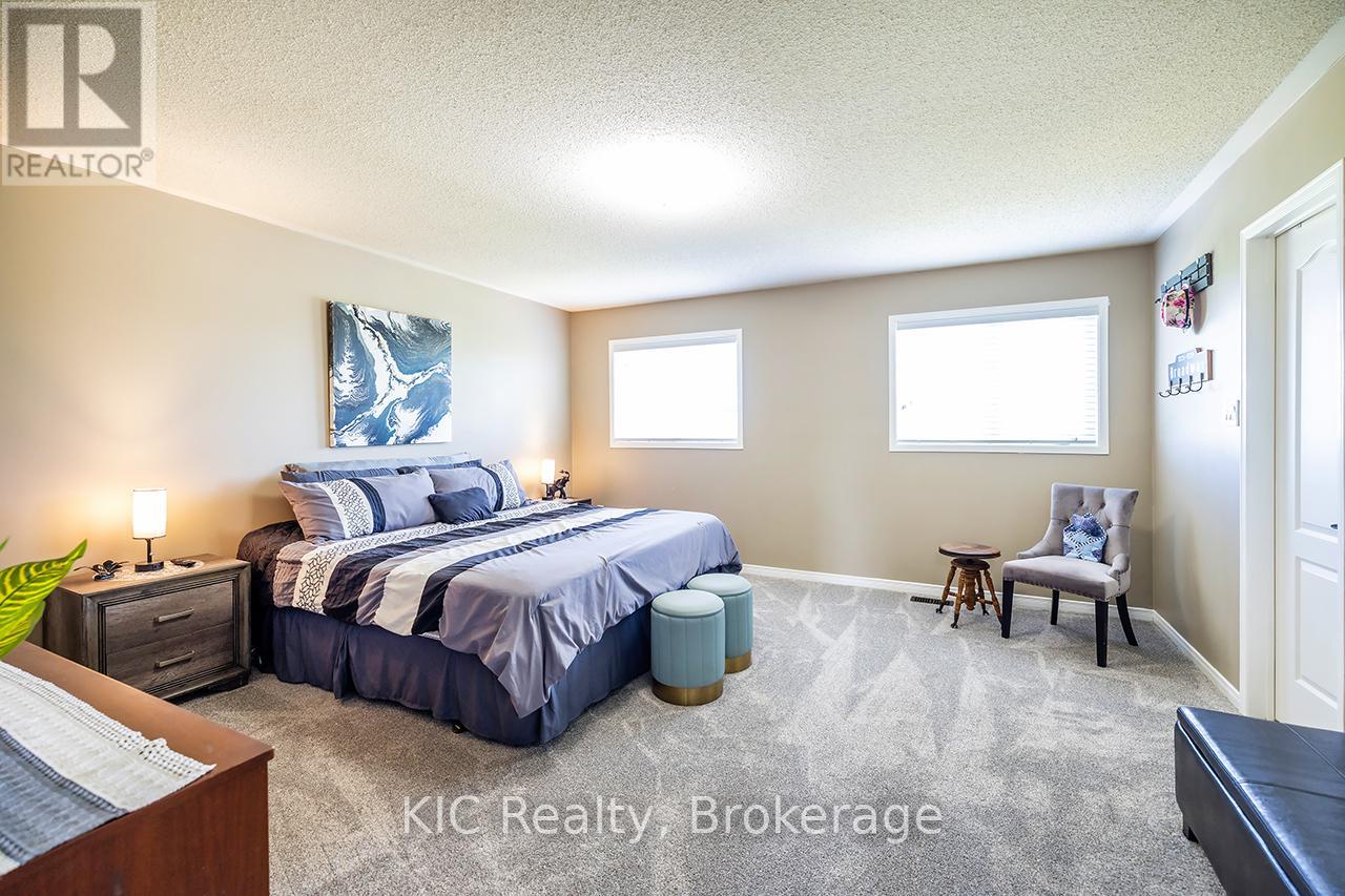 40 PUTTINGEDGE DRIVE - 21