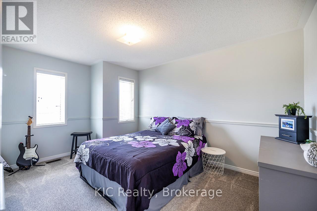 40 PUTTINGEDGE DRIVE - 26