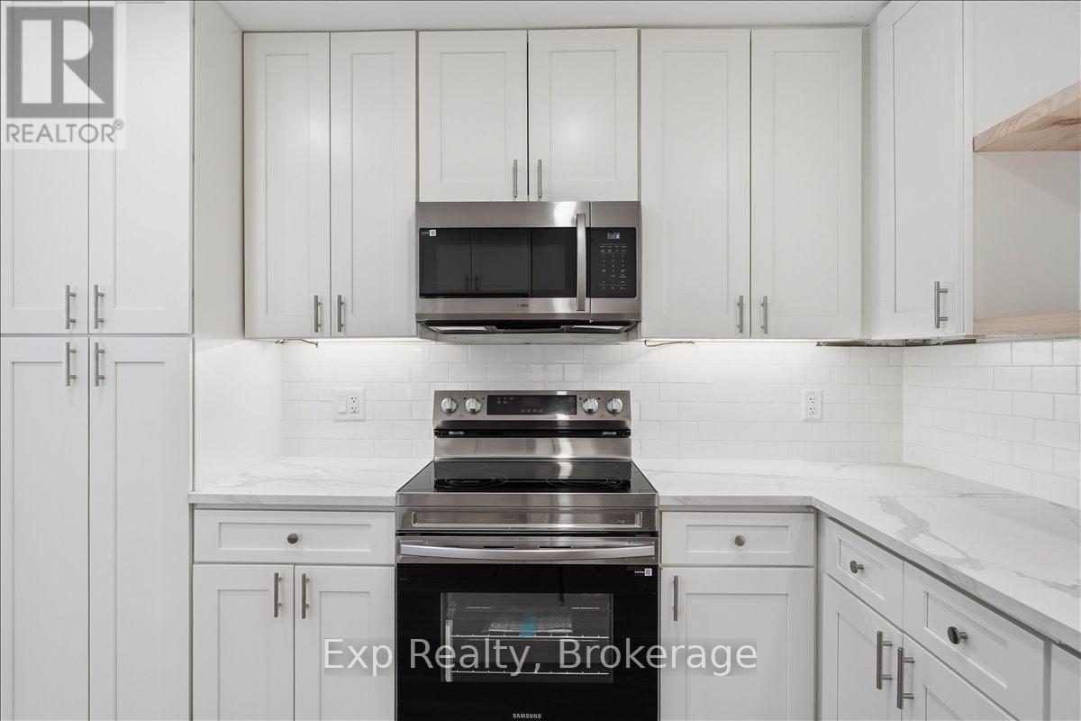 110 HASTINGS DRIVE - 13