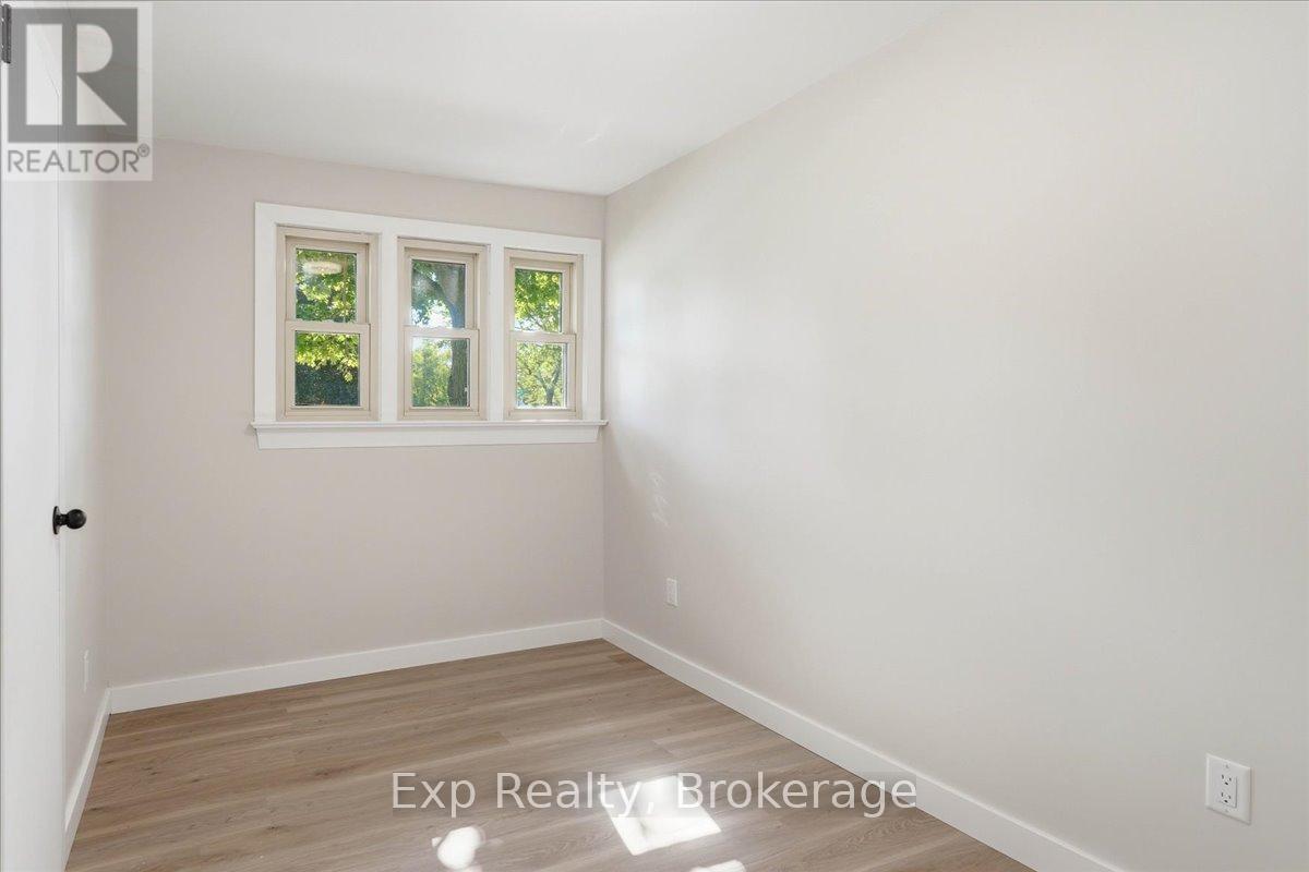 110 HASTINGS DRIVE - 16