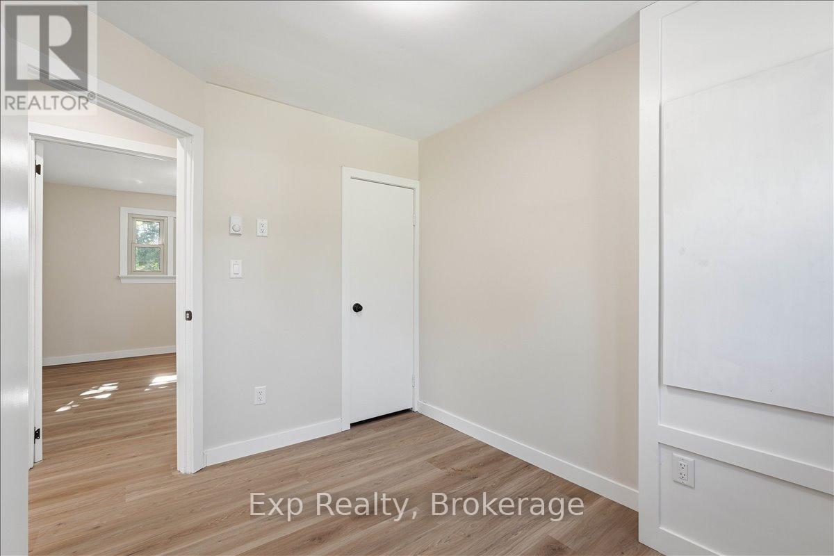 110 HASTINGS DRIVE - 21