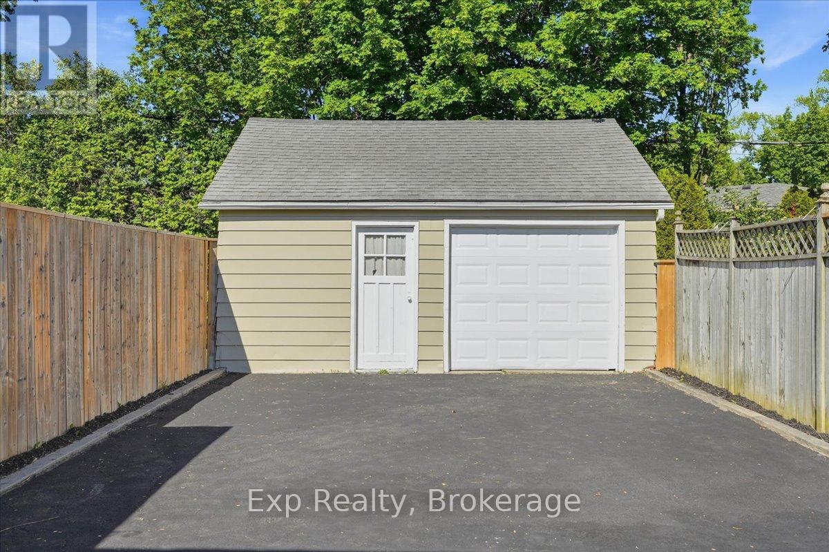 110 HASTINGS DRIVE - 25