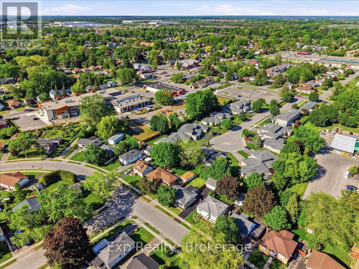 110 HASTINGS DRIVE - 32