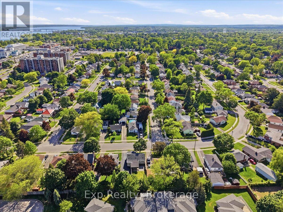 110 HASTINGS DRIVE - 35