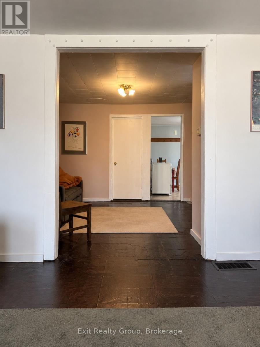 27 YOUNG STREET - 10