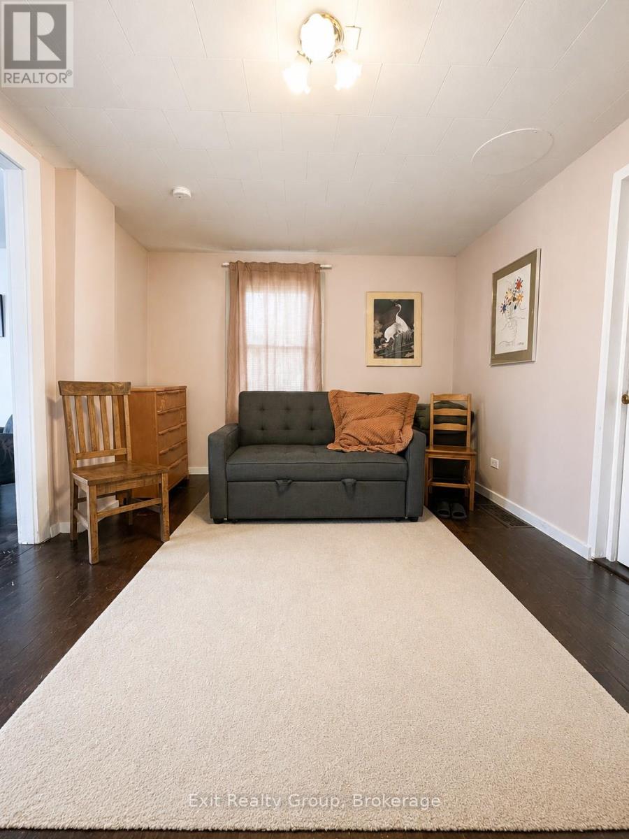 27 YOUNG STREET - 9