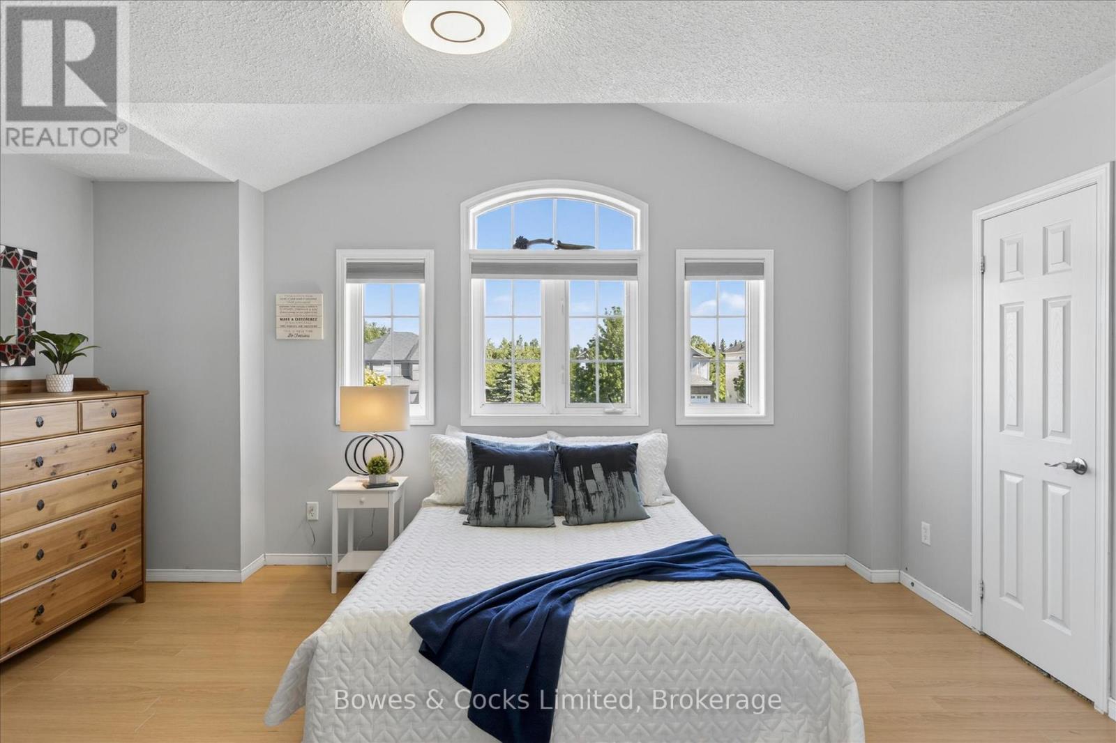 27 CARSON COURT - 32