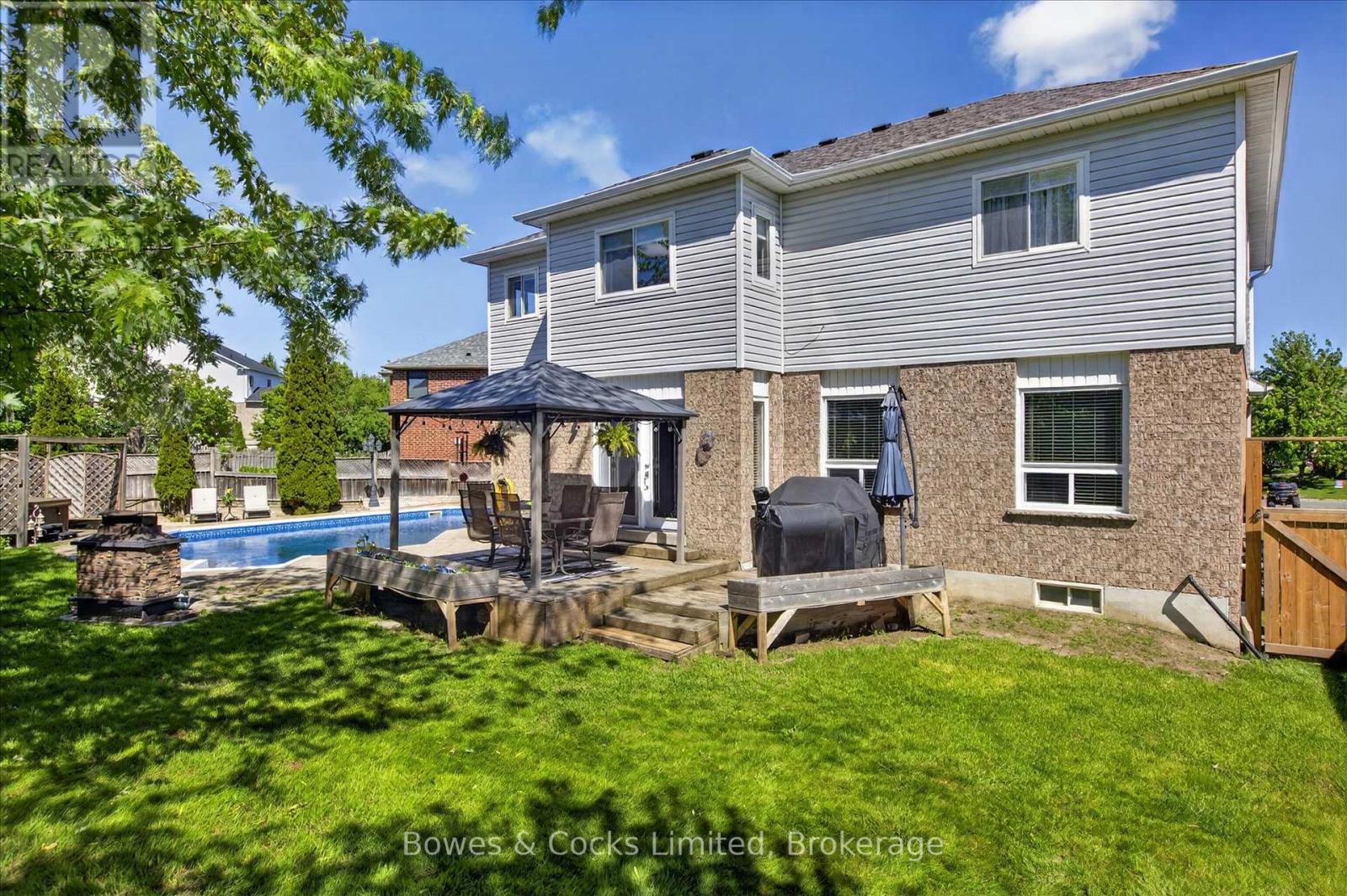 27 CARSON COURT - 40