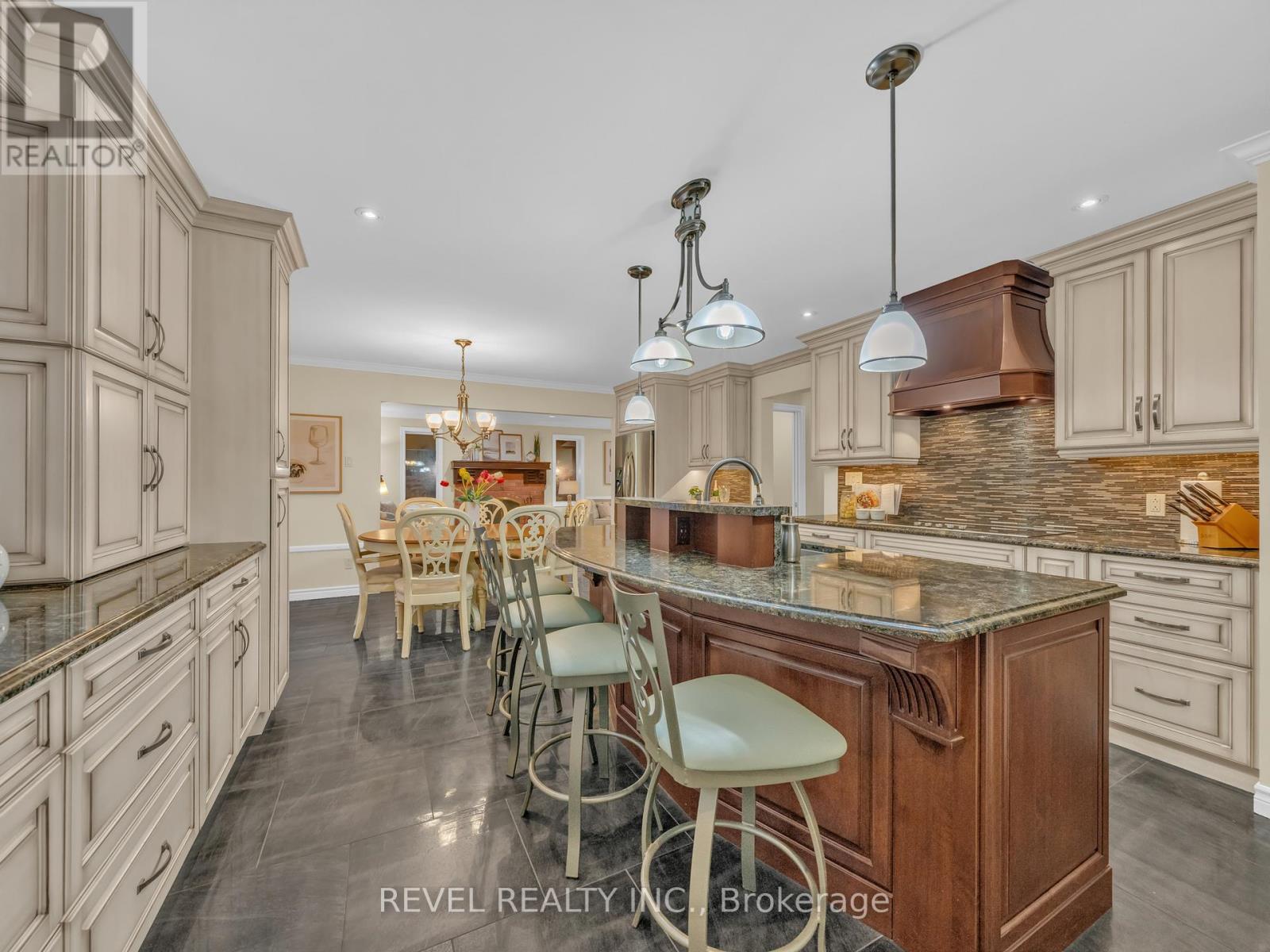 11 CRAMAR CRESCENT - 12