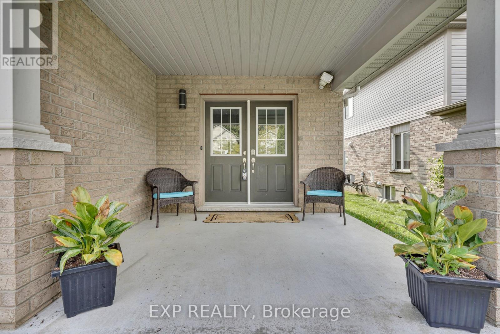 919 FOXCREEK ROAD - 48