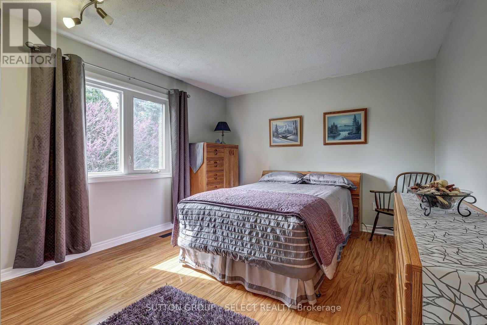462 AMBLESIDE DRIVE
