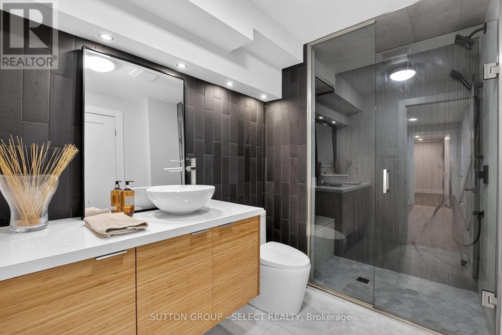972 GUILDWOOD BOULEVARD - 31