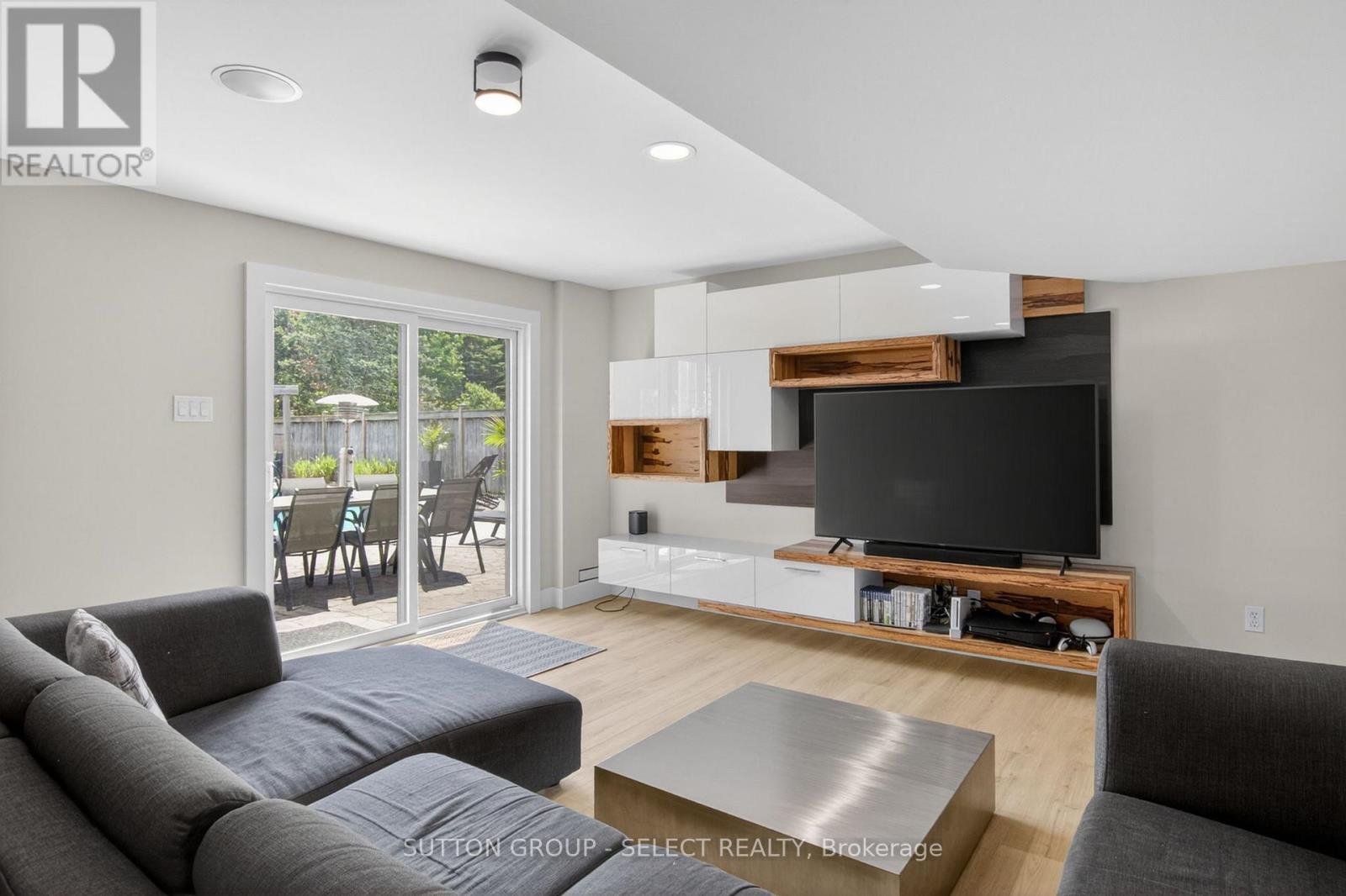 972 GUILDWOOD BOULEVARD - 36
