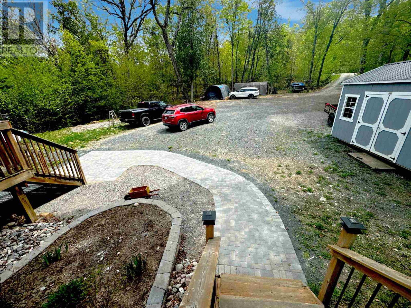 884 Dunlop Shores RD - 31