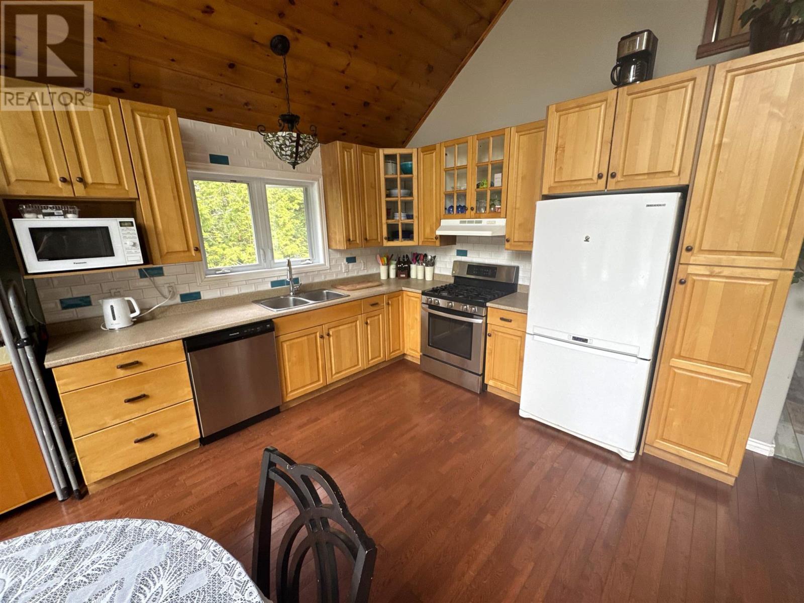 884 Dunlop Shores RD - 7