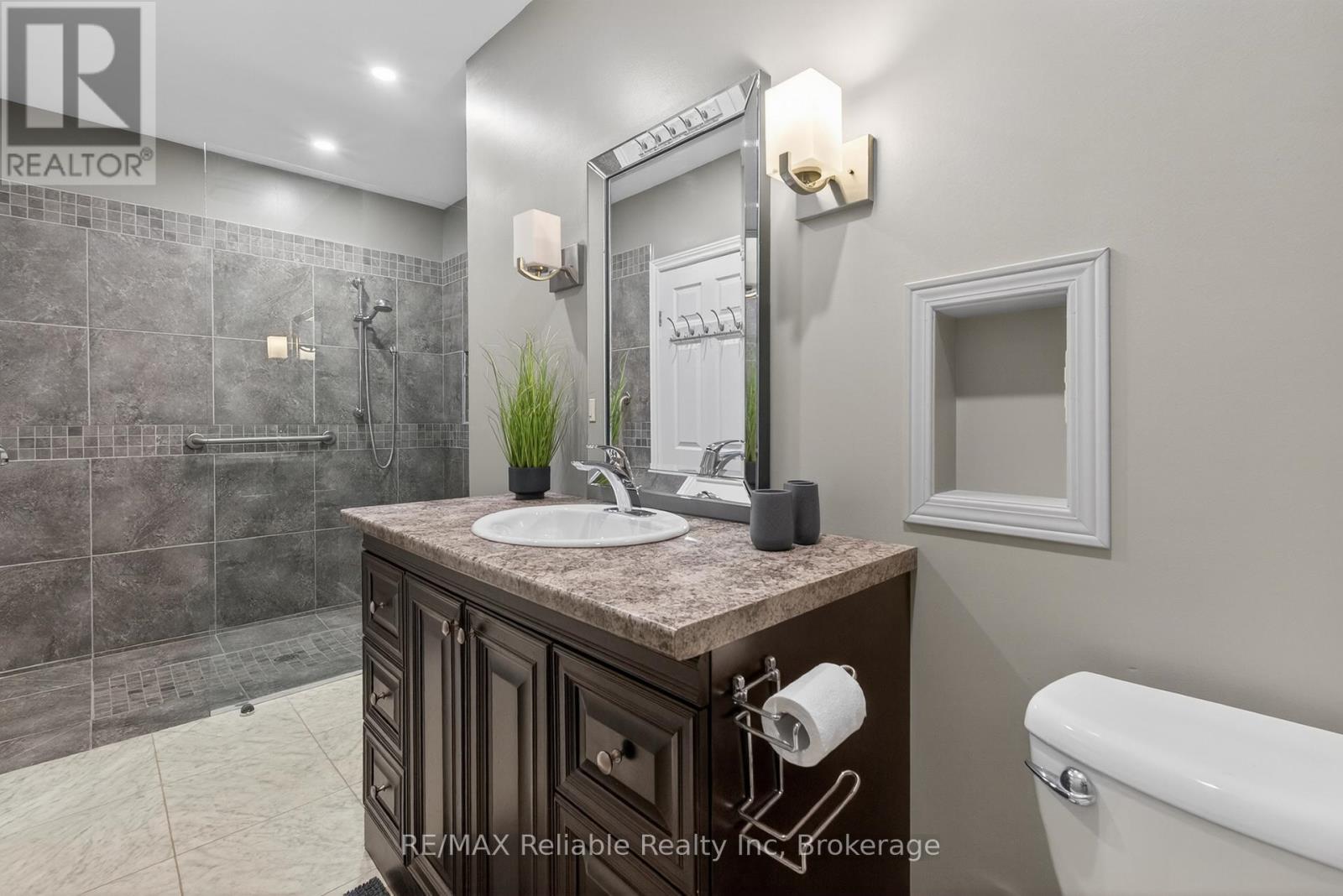248 BRITANNIA ROAD W - 32
