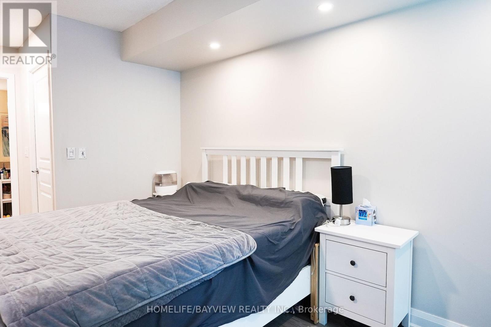#915 18 YONGE STREET - 22