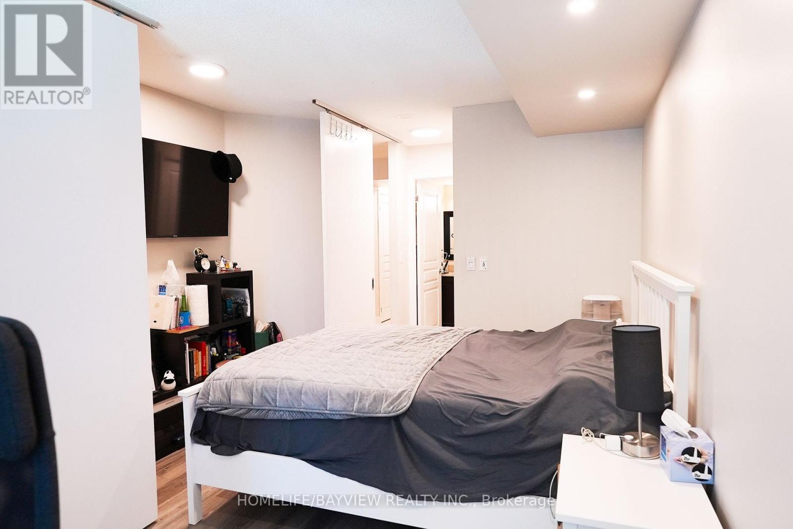 #915 18 YONGE STREET - 25