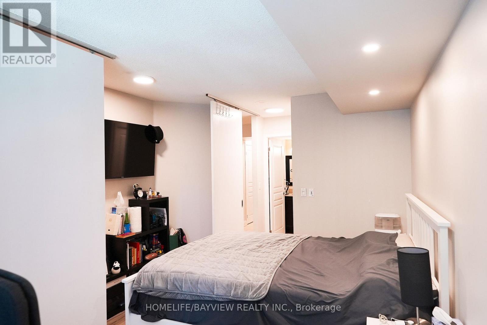 #915 18 YONGE STREET - 26