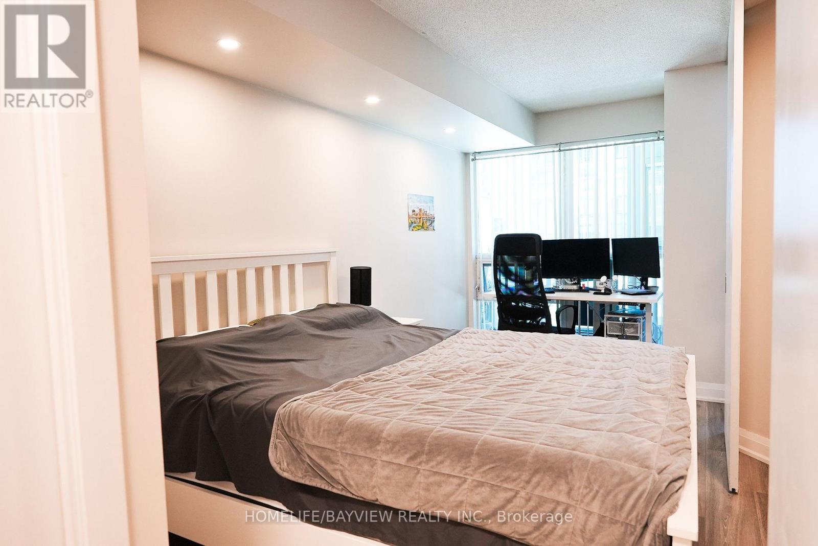 #915 18 YONGE STREET - 28