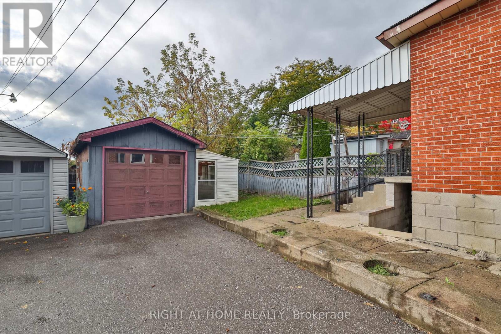 20 WINONA DRIVE - 32