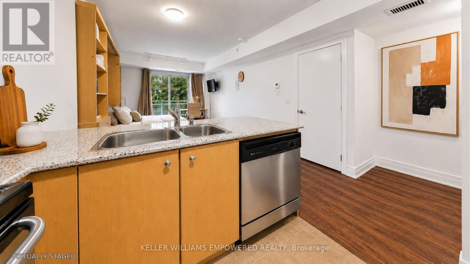 #311 8 SCOLLARD STREET - 17