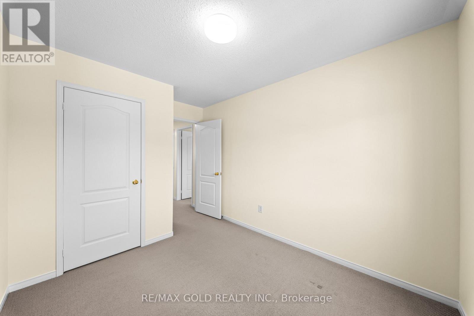 100 TOMABROOK CRESCENT