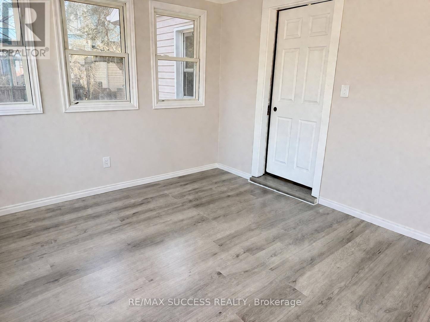 738 MOUNT PLEASANT ROAD - 15