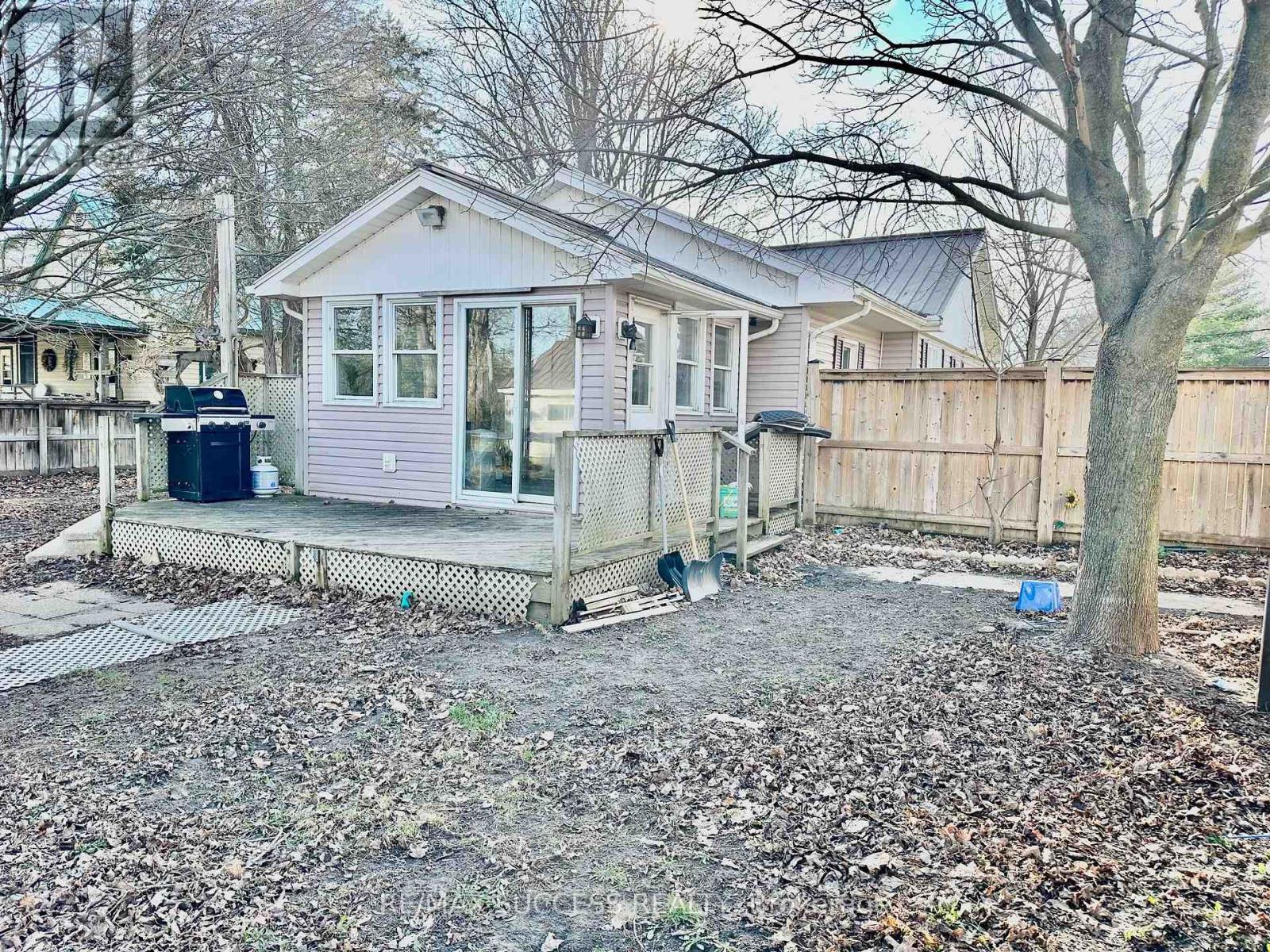 738 MOUNT PLEASANT ROAD - 32