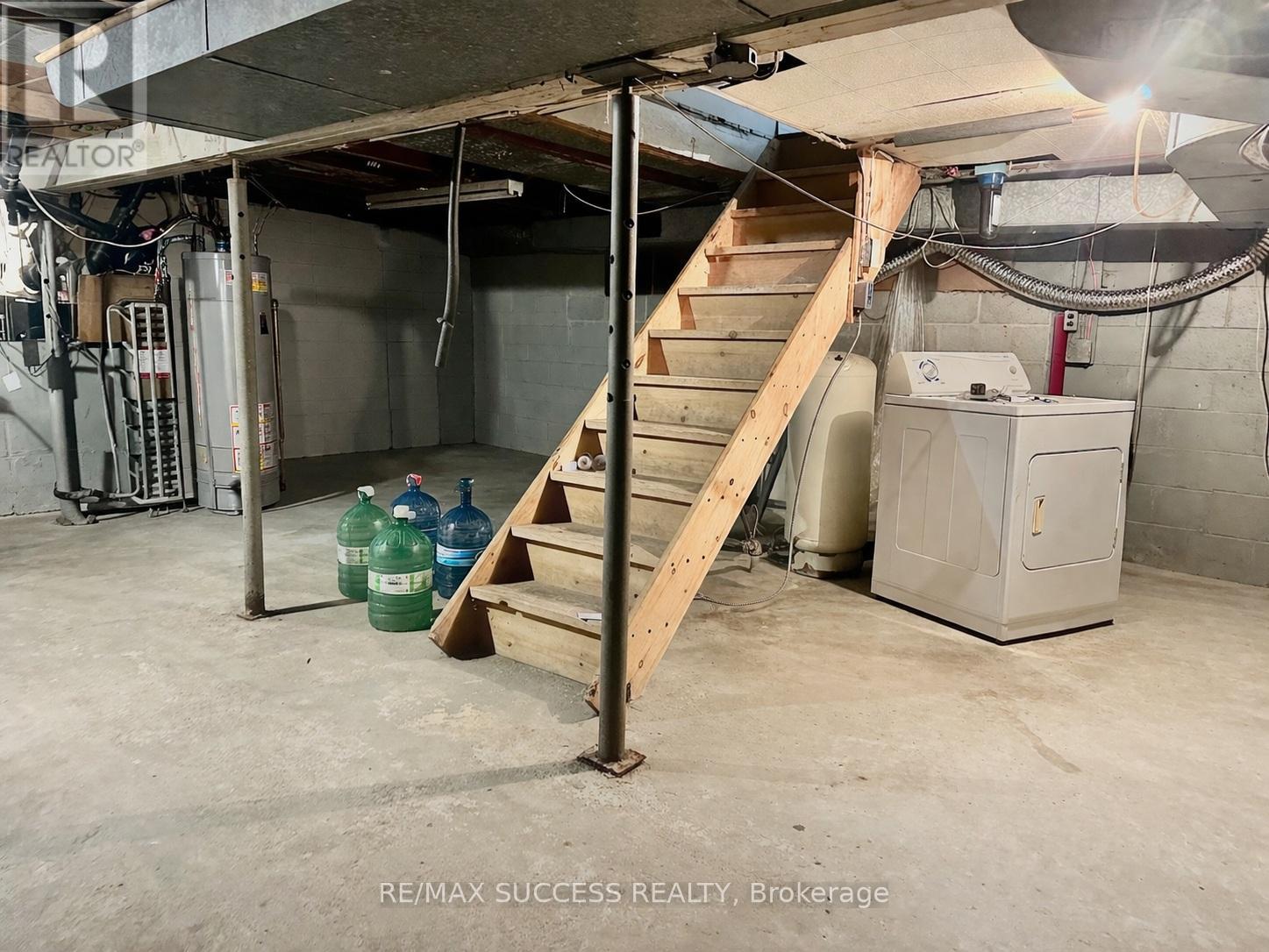 738 MOUNT PLEASANT ROAD - 33