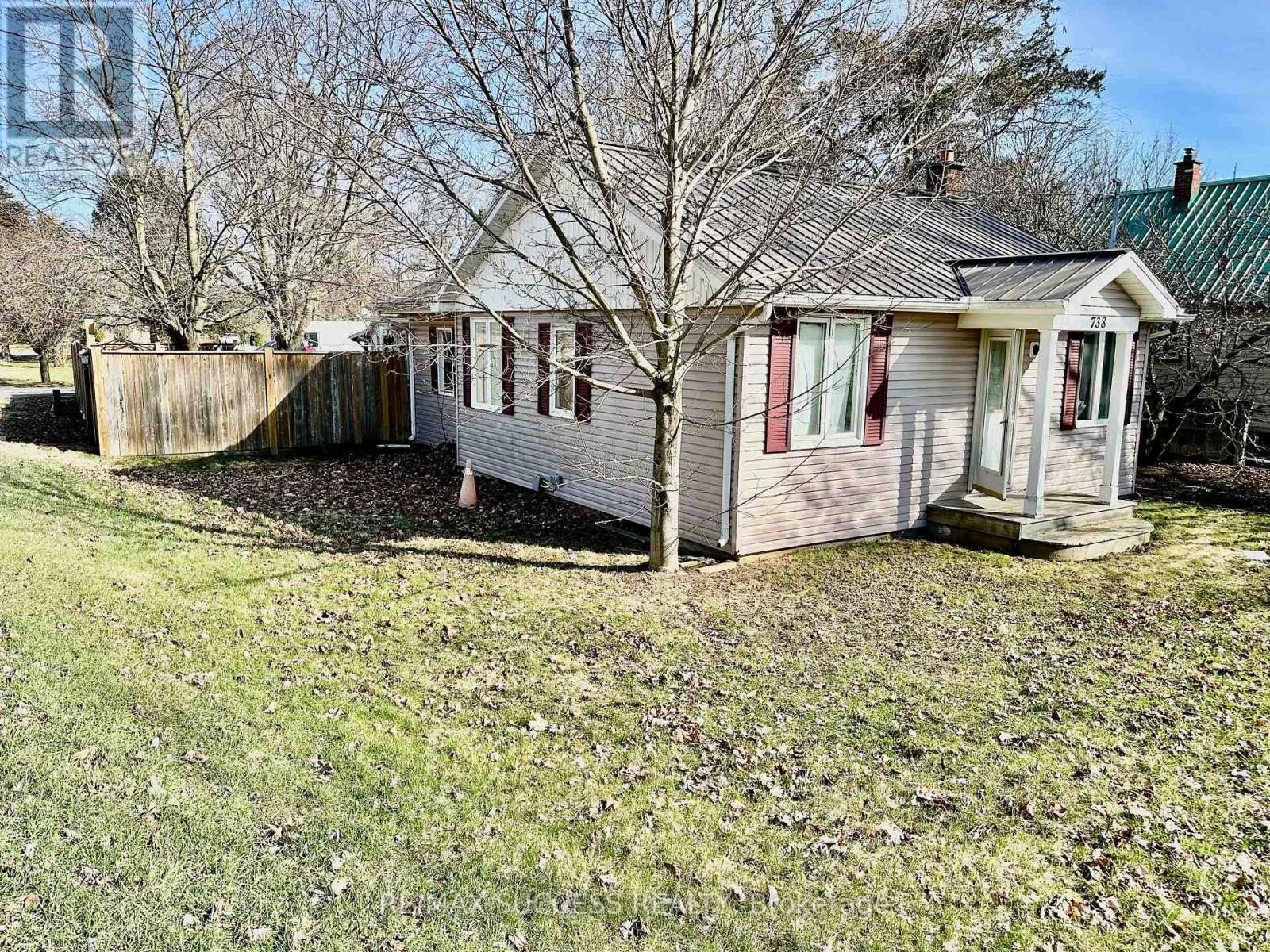 738 MOUNT PLEASANT ROAD - 1