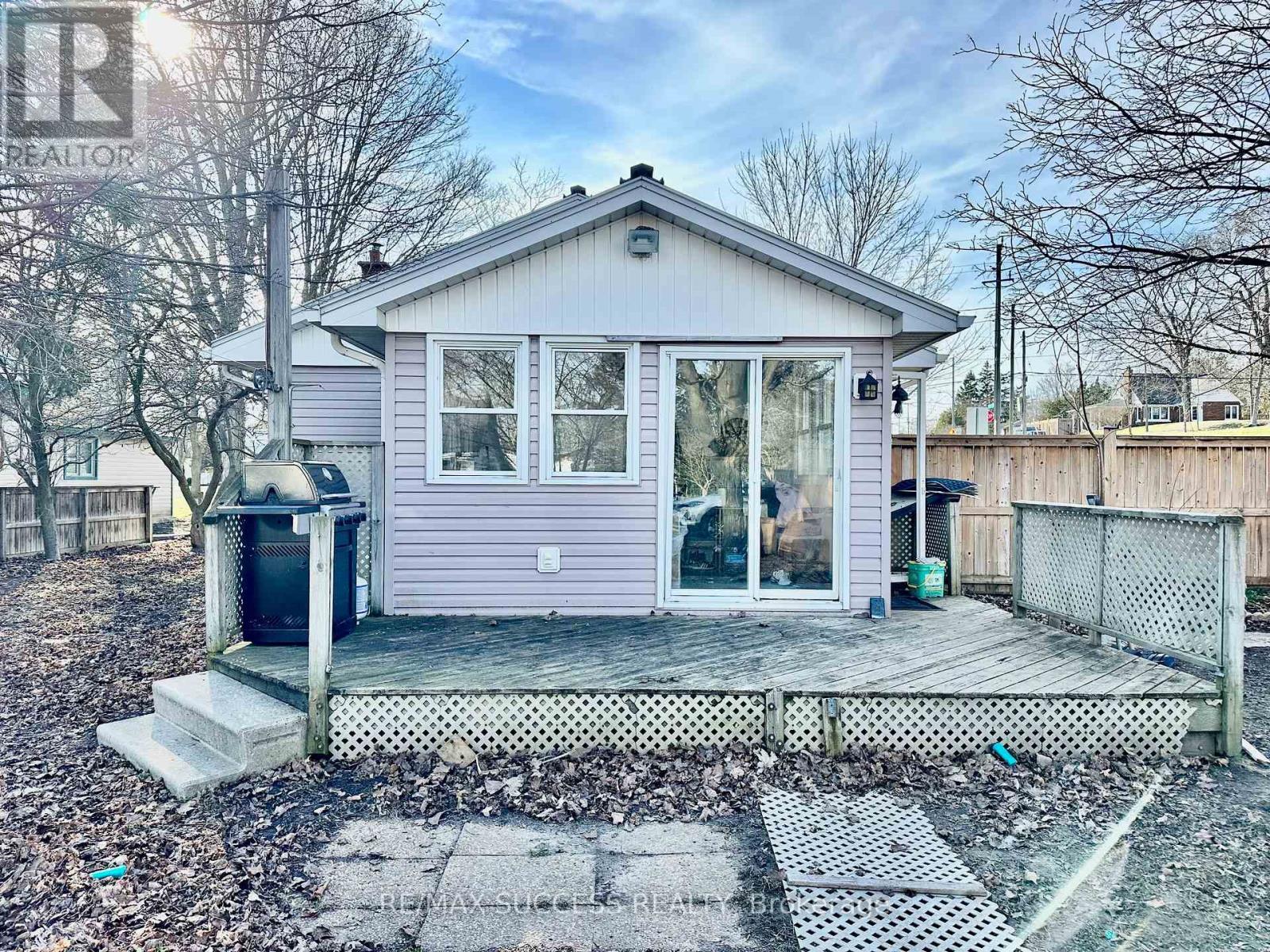 738 MOUNT PLEASANT ROAD - 31