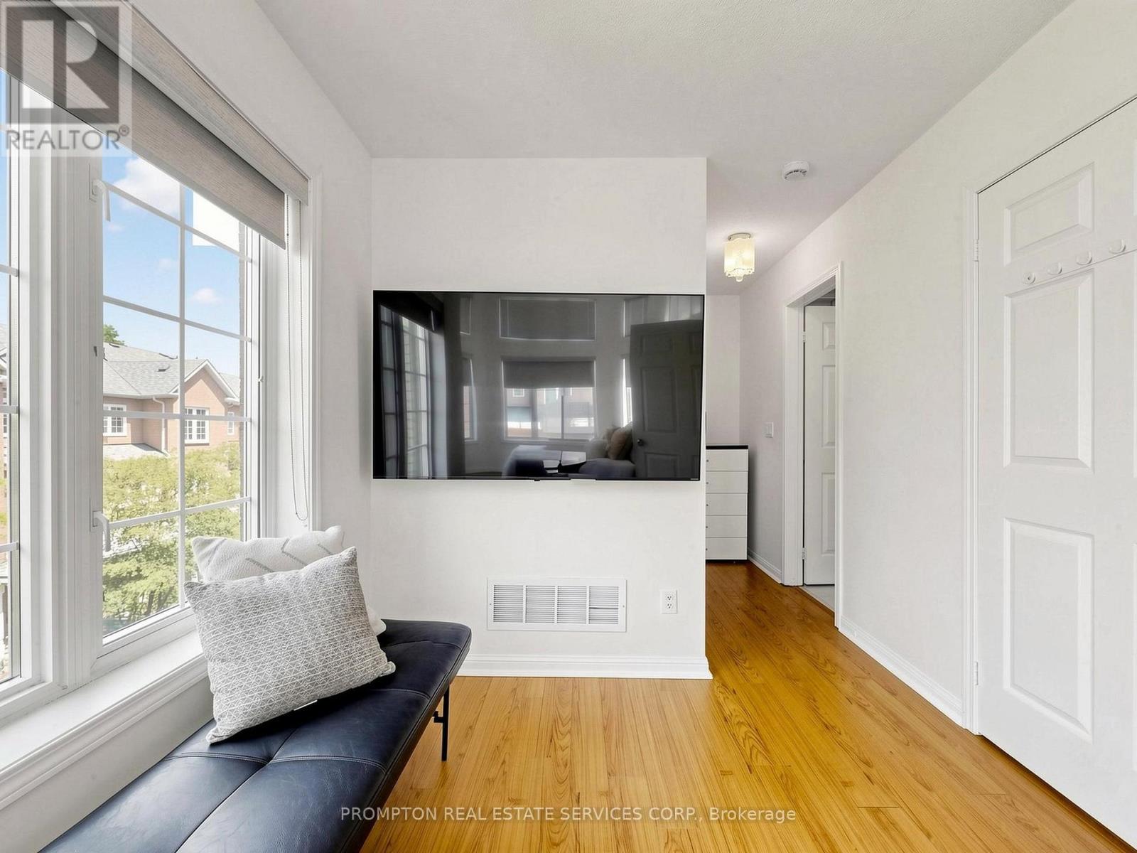 #21 5 ST.MORITZ WAY - 33