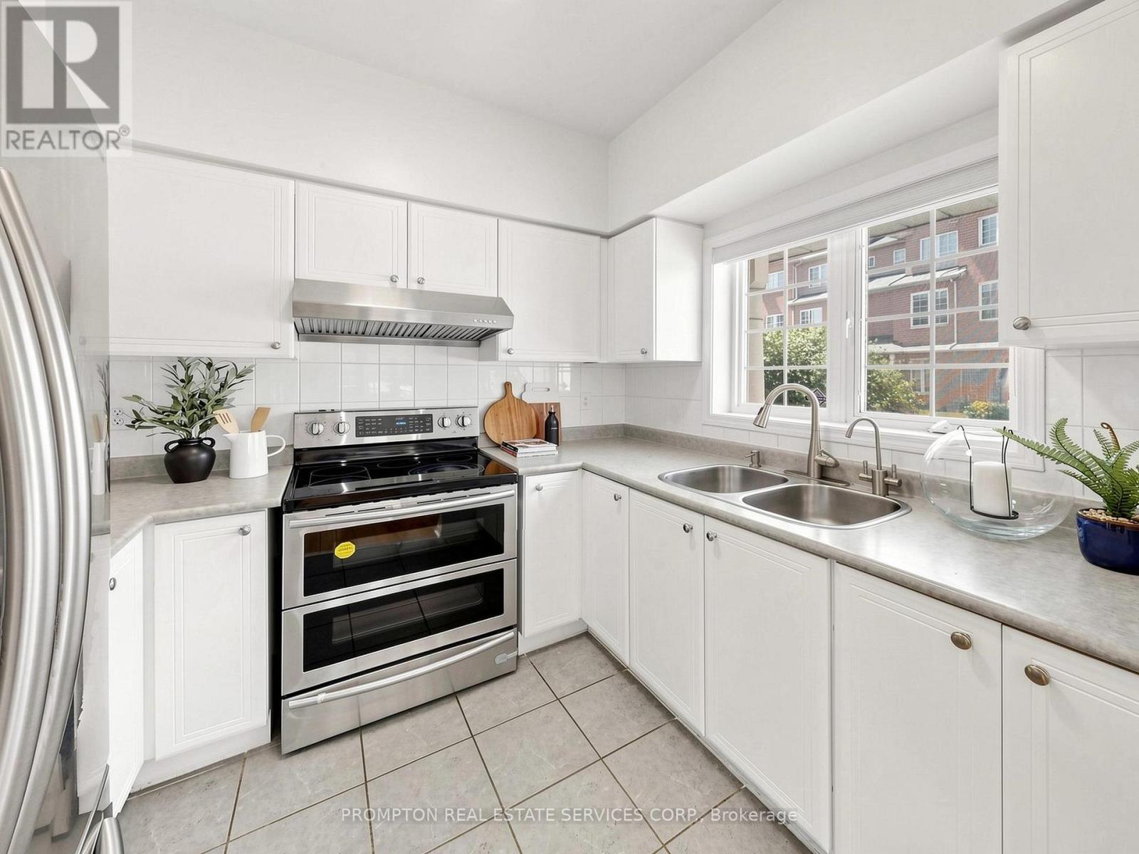 #21 5 ST.MORITZ WAY - 7