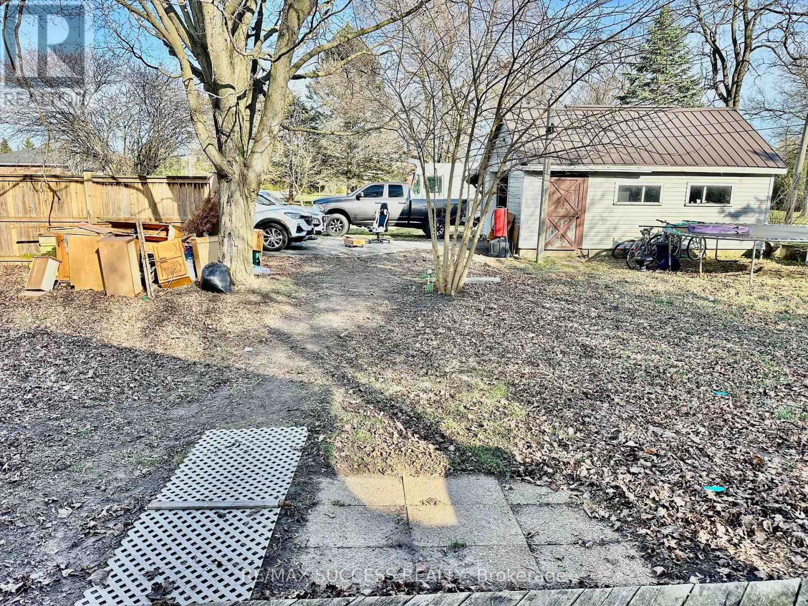 738 MOUNT PLEASANT ROAD - 17